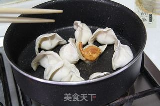 自制锅贴的做法步骤:2