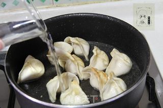 自制锅贴的做法步骤:3