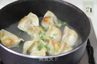 自制锅贴的做法步骤:4