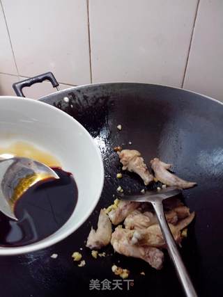 蚝油焖鸡翅的做法步骤:5