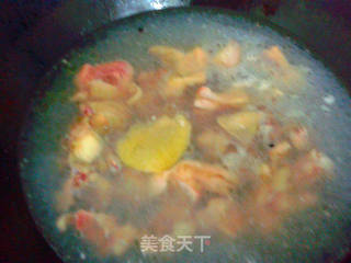 新吃法---鸡腿炖黄瓜的做法步骤：1