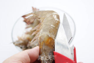 用泰式招牌菜拯救夏日味蕾——泰式咖喱虾的做法步骤:2