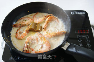用泰式招牌菜拯救夏日味蕾——泰式咖喱虾的做法步骤:7