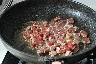 黑蒜子牛肉粒的做法步骤:5