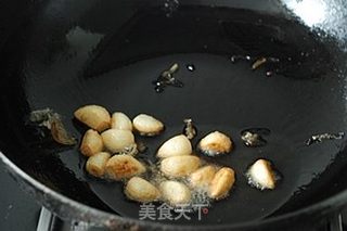 黑蒜子牛肉粒的做法步骤:4