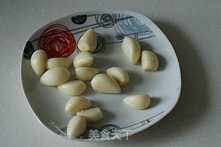 黑蒜子牛肉粒的做法步骤:2