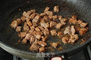 黑蒜子牛肉粒的做法步骤:6