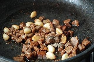 黑蒜子牛肉粒的做法步骤:10