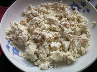 鹅蛋清炒豆腐的做法步骤：1