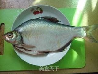 清蒸孔雀鳊鱼的做法步骤：1