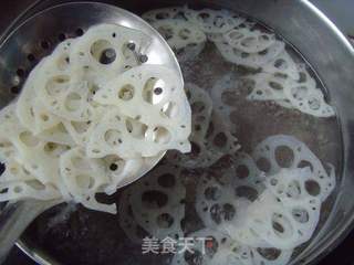 清香淡雅---荷塘小炒的做法步骤:4