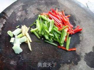 双椒鸡丝的做法步骤:3
