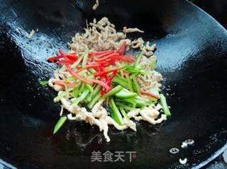 双椒鸡丝的做法步骤:5