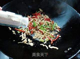 双椒鸡丝的做法步骤:7