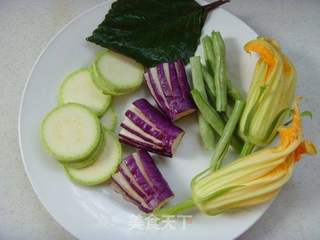鲜嫩美味---炸天妇罗的做法步骤:2