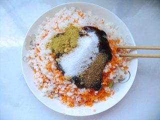 轻松自制有爱的营养早餐——鲜肉锅贴的做法步骤:4
