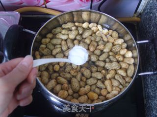 盐水花生的做法步骤：3
