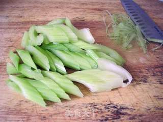 塔吉锅之西芹焖白虾的做法步骤:4
