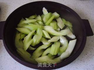 塔吉锅之西芹焖白虾的做法步骤:7
