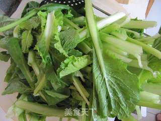 小白菜香菇虾饺的做法步骤：1