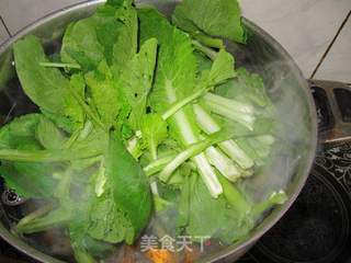 小白菜香菇虾饺的做法步骤：2