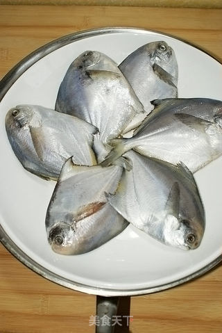 清蒸鲳鱼的做法步骤:3