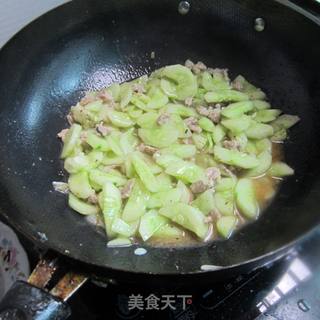 蒜片黄瓜炒肉的做法步骤：7