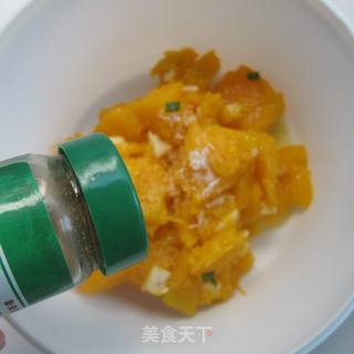 五香南瓜饼的做法步骤:2