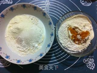 奶香南瓜双色馒头的做法步骤:2