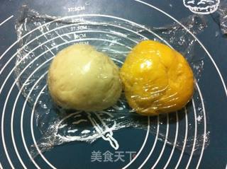 奶香南瓜双色馒头的做法步骤:4