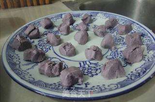 甜品早餐之“双色丸子黑米粥“的做法步骤:2