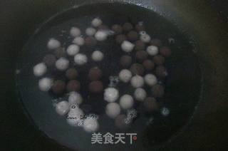 甜品早餐之“双色丸子黑米粥“的做法步骤:5
