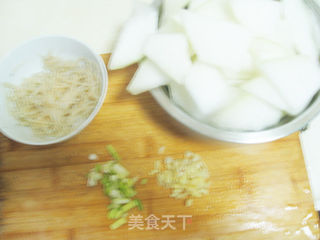 【冬瓜小银鱼】美味冬瓜的做法步骤:2