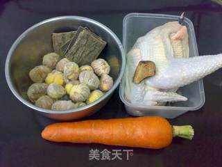 杜仲栗子鸡汤的做法步骤：1