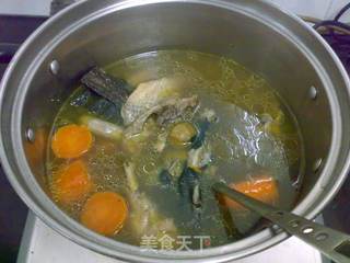 杜仲栗子鸡汤的做法步骤：7