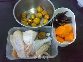 杜仲栗子鸡汤的做法步骤：2