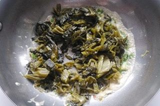 让你胃口大开i的下饭菜——冬高菜烧鱼块的做法步骤：4