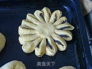 南瓜枣泥菊花面包的做法步骤:10