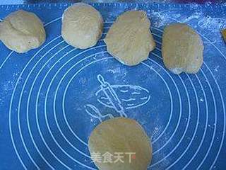 南瓜枣泥菊花面包的做法步骤:6