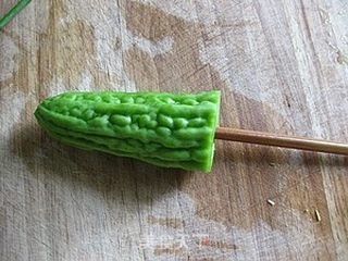 清热解暑菜---苦瓜煎蛋的做法步骤:2