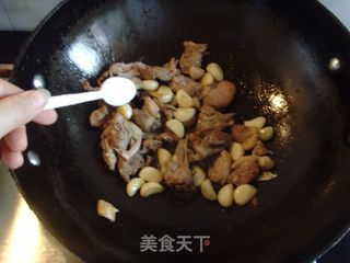 奇香蒜子焖鸭的做法步骤：5