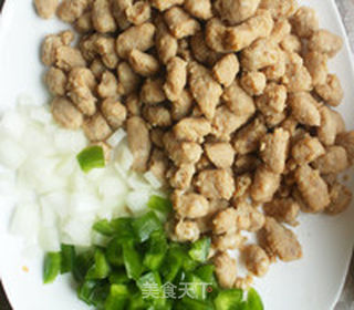 牛肉青椒比萨的做法步骤:4