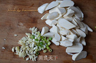 油焖茭白的做法步骤:2