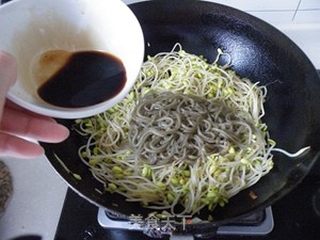 秋季养生素菜----豆芽炒粉条的做法步骤:12