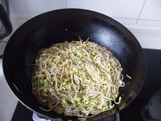 秋季养生素菜----豆芽炒粉条的做法步骤：13