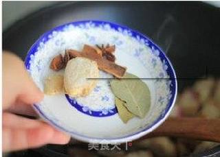 大热天吃香而不腻五花肉的完美做法——杏鲍菇韩味红烧肉的做法步骤:6