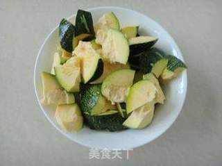 南瓜薏米骨头汤的做法步骤:5