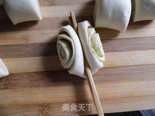 川味椒盐花卷的做法步骤:11
