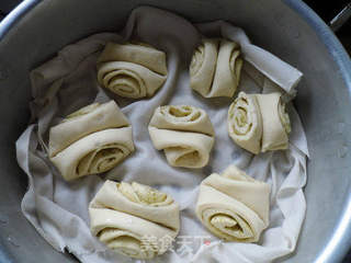 川味椒盐花卷的做法步骤:12