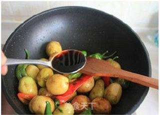 一元钱打造劲爆口感的超级下饭菜——油焖辣椒小土豆的做法步骤:5